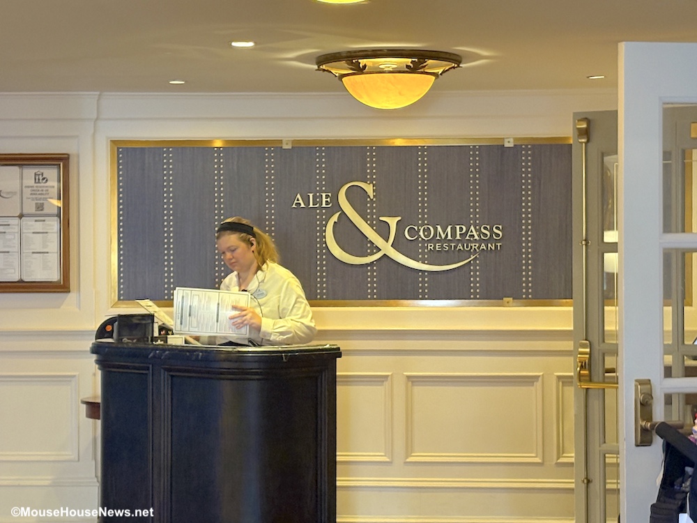Visiting Disney World With Mom This Weekend? Gift Her A Brunch!
