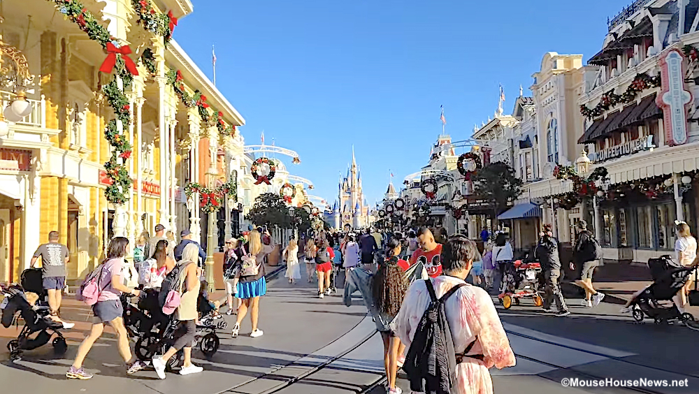 The HOLIDAYS Have Officially Arrived At Magic Kingdom