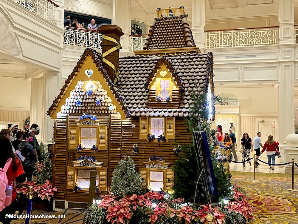 You Will See GINGERBREAD Displays While Resort Hopping At These Disney World Resorts