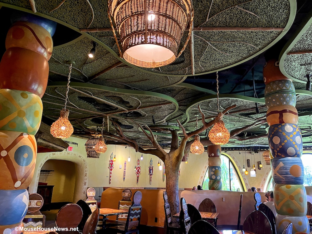 You Can Eat A CHRISTMAS Feast at These Walt Disney World Resort Restaurants