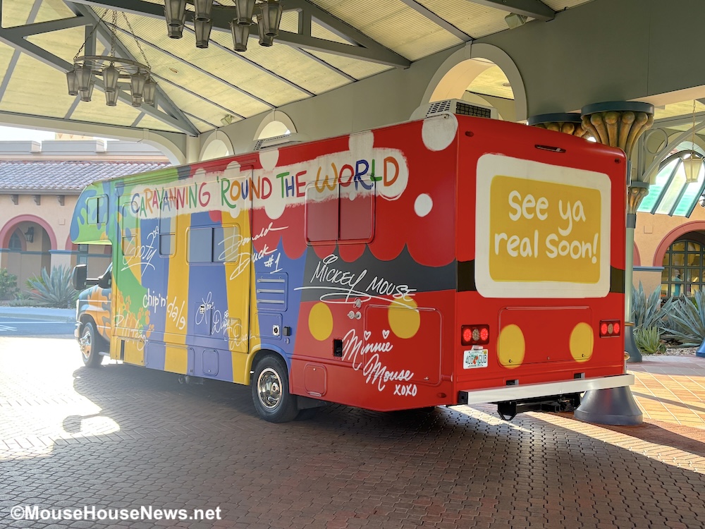 You Can Meet Characters At Disney World Without A Park Ticket Or An Expensive Dinner!