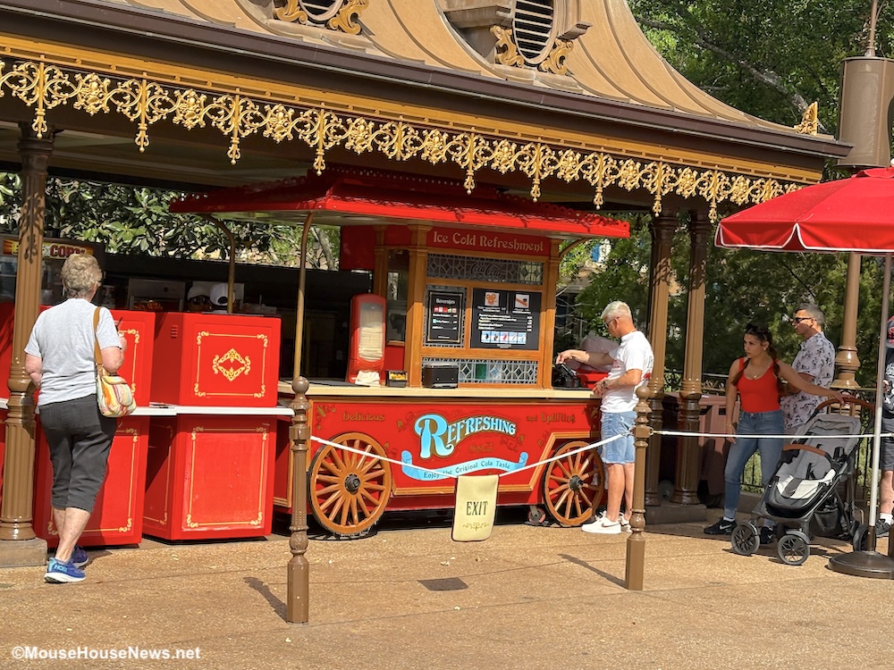 Here’s What To Do When Your CASH Is Not Accepted At Disney World Snack Carts